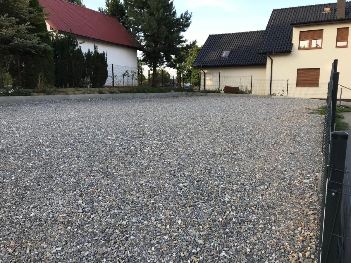 Trzy Male Drzewka Apartment Wielka Wies  Luaran gambar